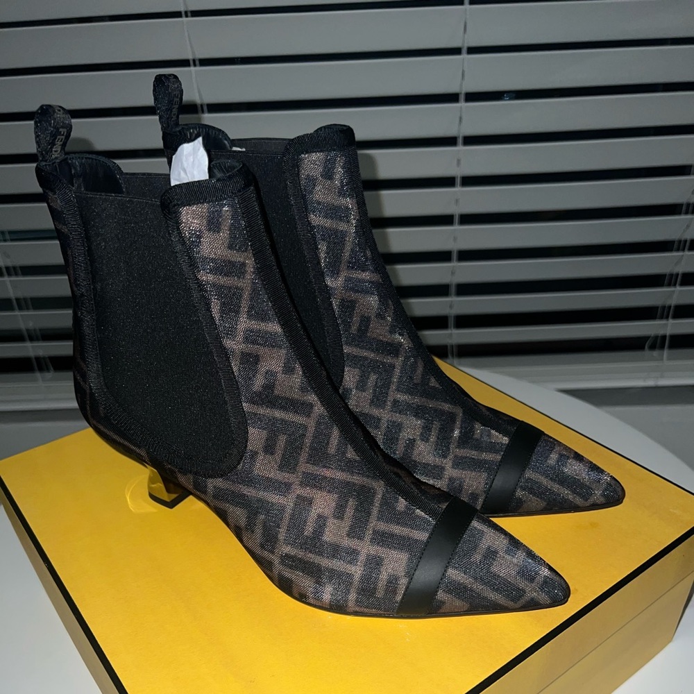 Fendi Kitten Heel Boots 38.5